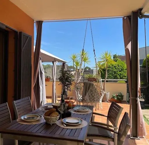 Charming Garden Apartment En \