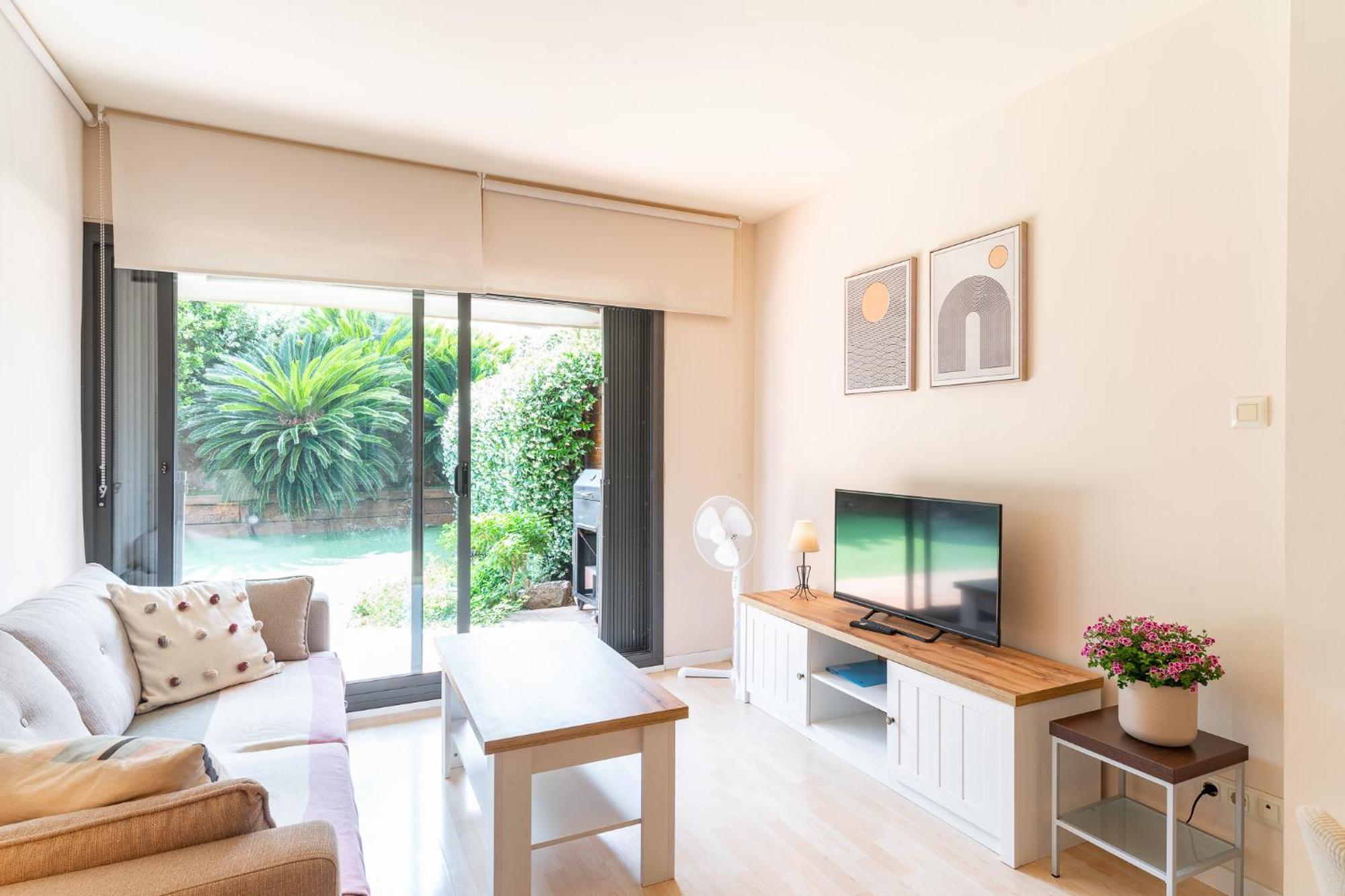 Apartment Charming Garden En 